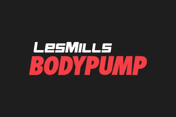 Logo Les Mills BODYPUMP : Programme Fitness Musculation Logo Les Mills BODYPUMP en lettres blanches stylisées et rouges audacieuses sur fond noir, représentant le programme de fitness Bodypump.